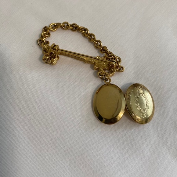 Vintage Gold Tone Key with Dangle Chain and Locket Brooch - Picture 5 of 7